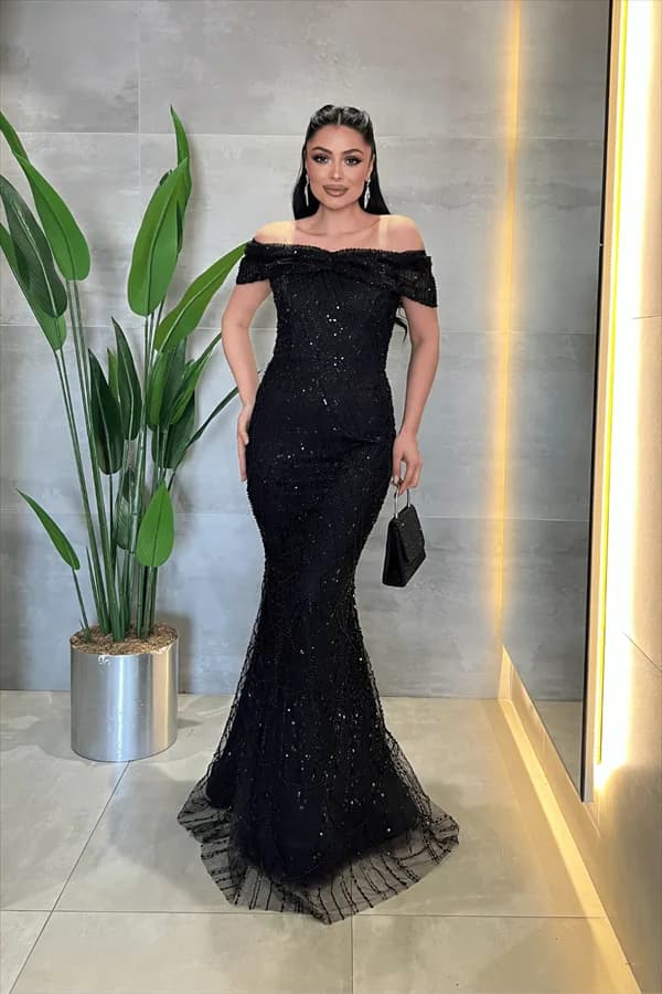 Kayık Yaka Boncuklu Kumaş Abiye Elbise - SİYAH