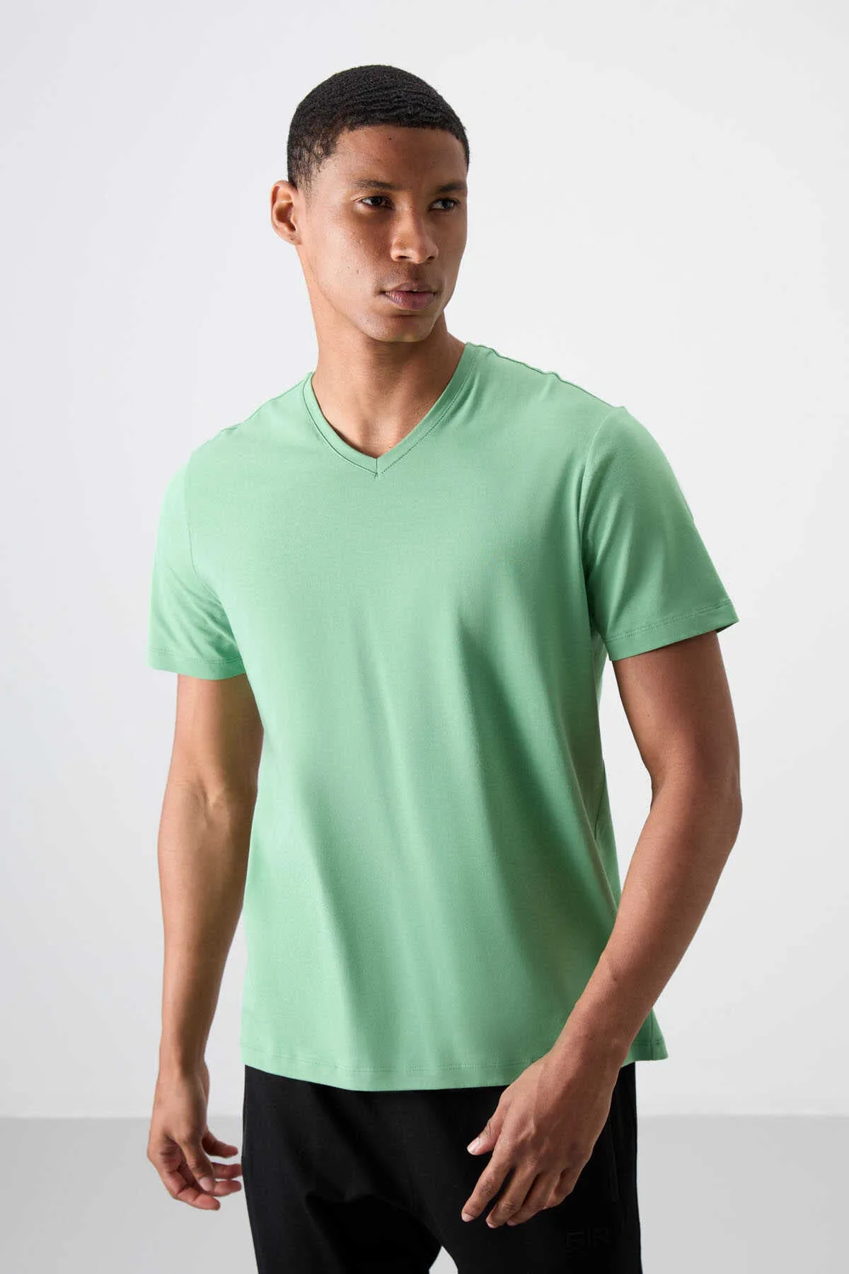 Tommylife Toptan V Yaka Standart Kalıp Basic Erkek T-Shirt 87912 Pastel Yeşil - PASTEL YEŞİL