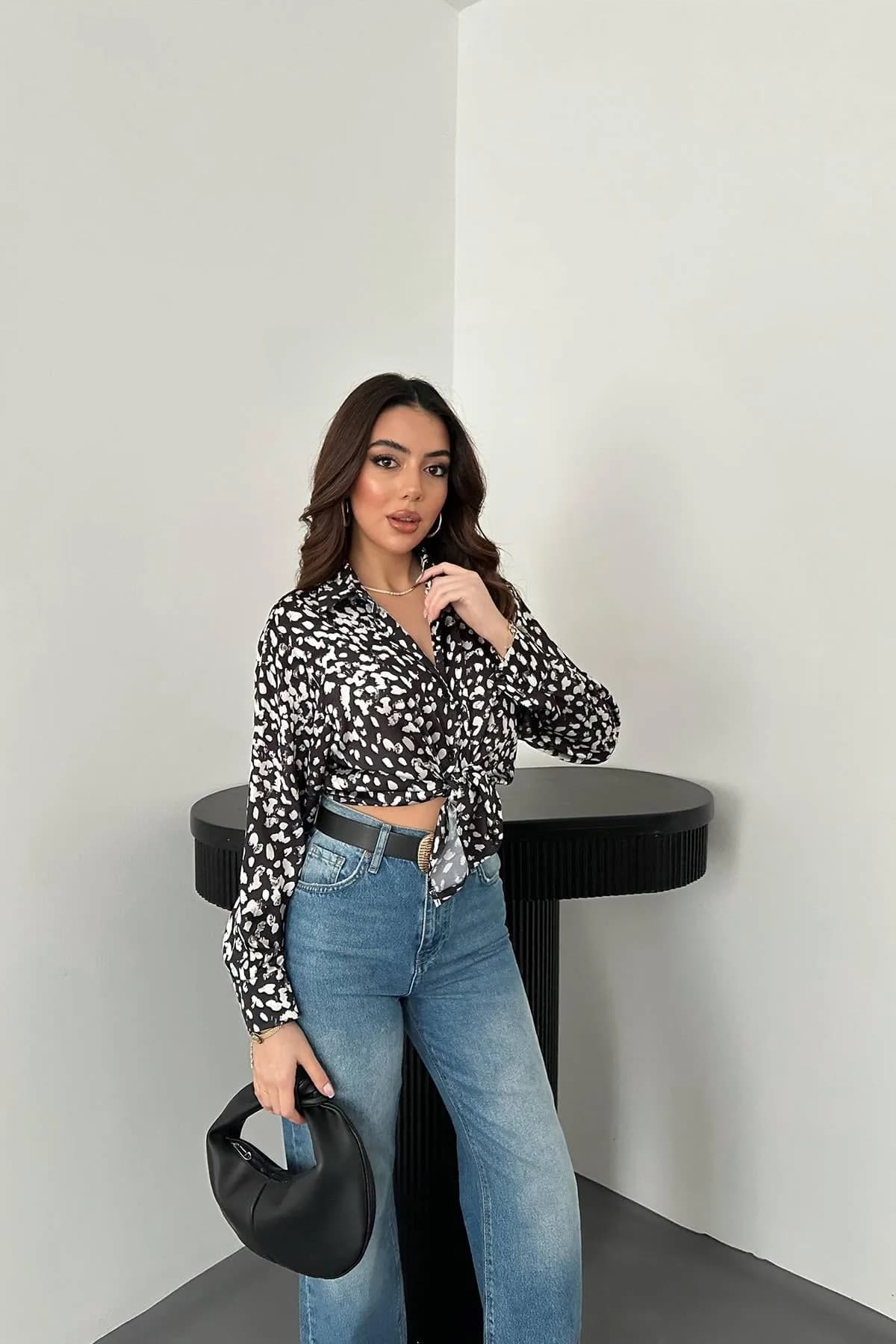 Siyah Leopar Desenli Saten Gömlek - Siyah