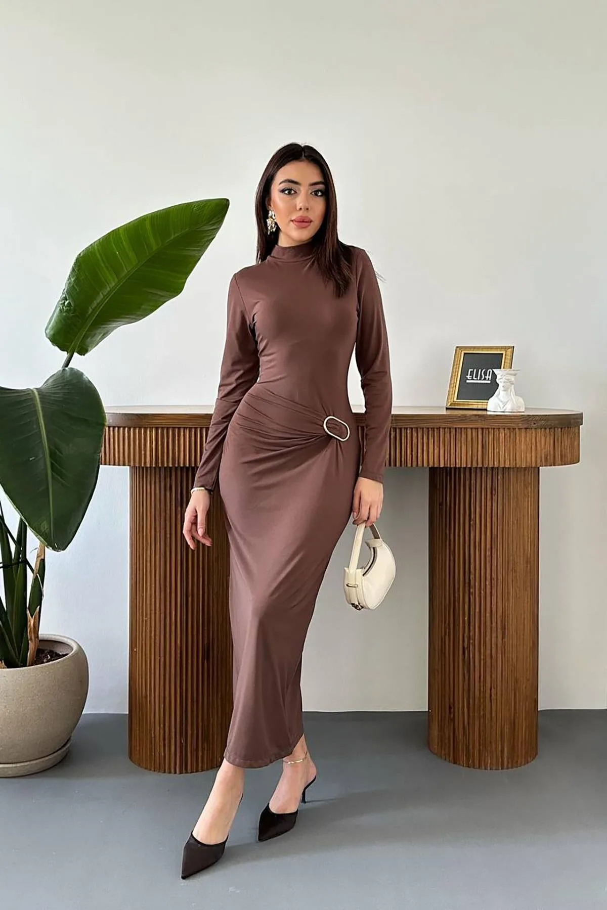Kahverengi Beli Tokalı Elbise - Kahverengi