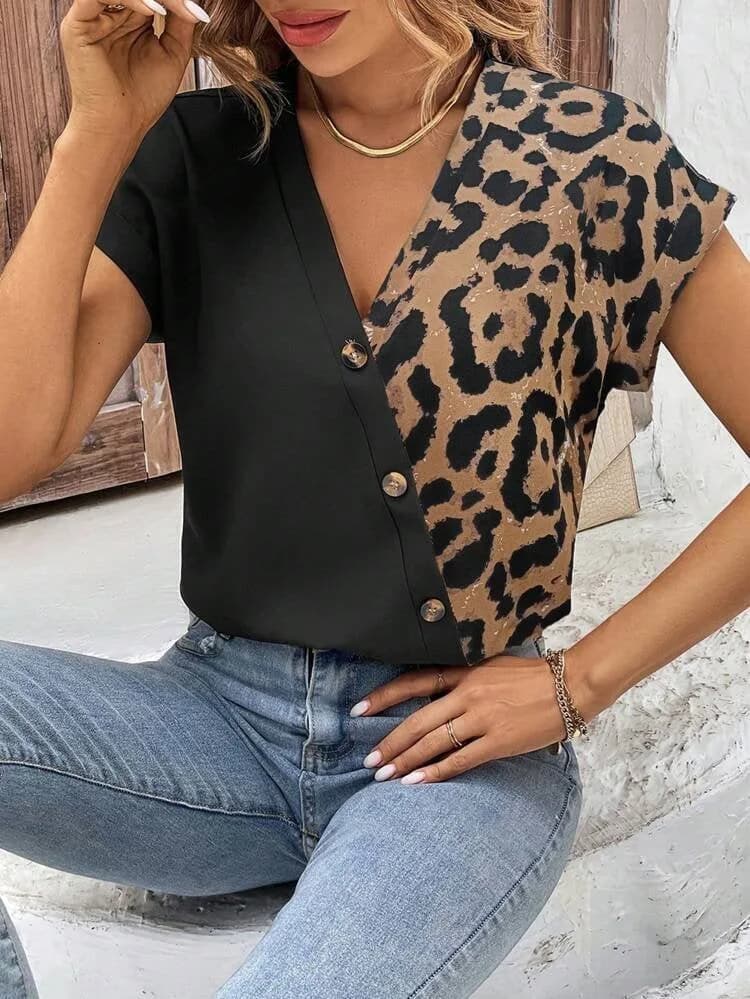 Kadın Kısa Kollu V Yakalı önden Düğmeli Leopar Desen Detaylı Viskon Bluz , 36449 - Siyah